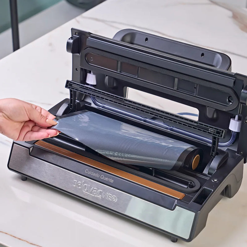 EMBALAGEM 20CMX5CM PARA VACUO EM ROLO GOFRADO PRETA E TRANSPARENTE